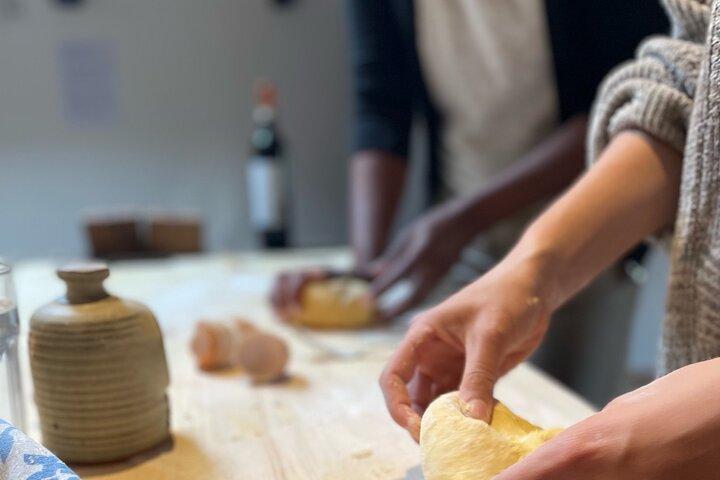 3-Hour Guided Family Pasta or Pizza Cooking Class in Acqui Terme