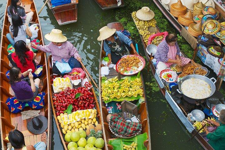 Bangkok: Floating Market and Train with Paddleboat Ride