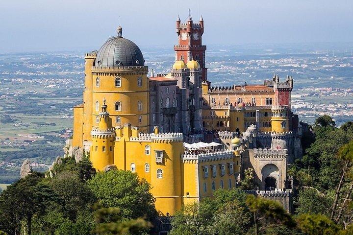 Full Day Private Tour: Sintra, Pena Palace, Mouros Castle