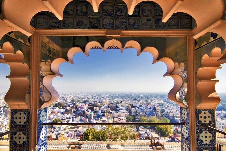 Private Udaipur Sightseeing Tour by Tuk-Tuk or Car with Driver