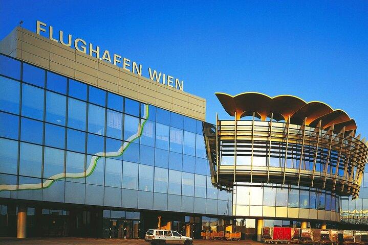 Schwechat Private Transfer from Vienna Airport to Vienna City