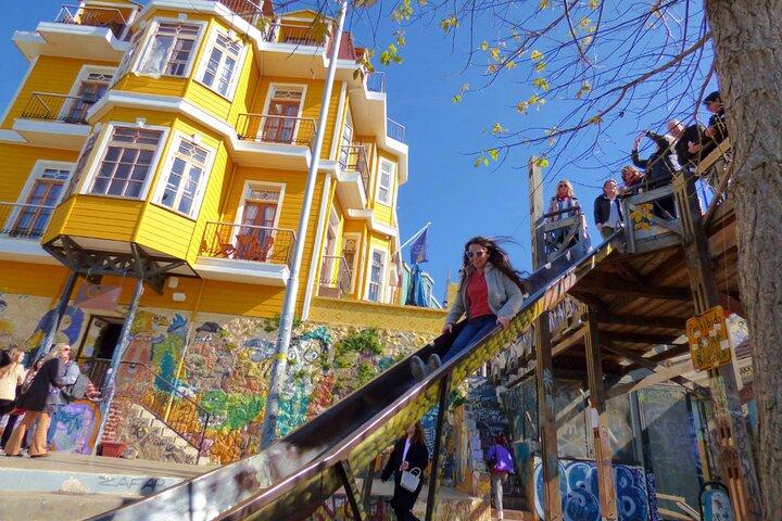 From Santiago: Valparaíso, Viña del Mar and Neruda Museum