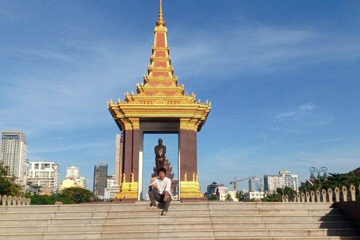 10 Stop Phnom Penh Tour by Tuk-Tuk, includes S21 & Killing Fields