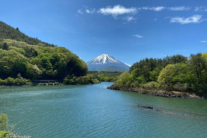 Mt Fuji Lakeshores Full-Day Bike Tour