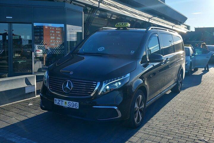 Private Transfer from Keflavik Airport to Reykjavik/surrounding