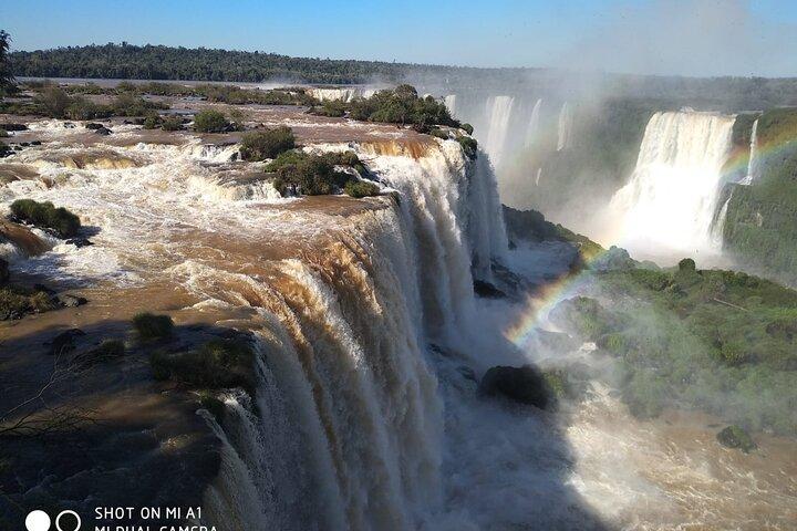 Excursion to both sides of Iguaçu Falls on the same day.