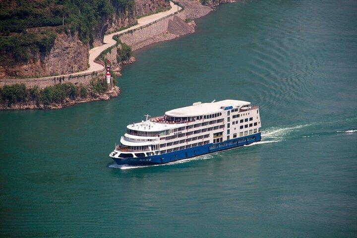 5D4N Yangtze River Cruise:Yichang to Chongqing by Yangzi Explorer