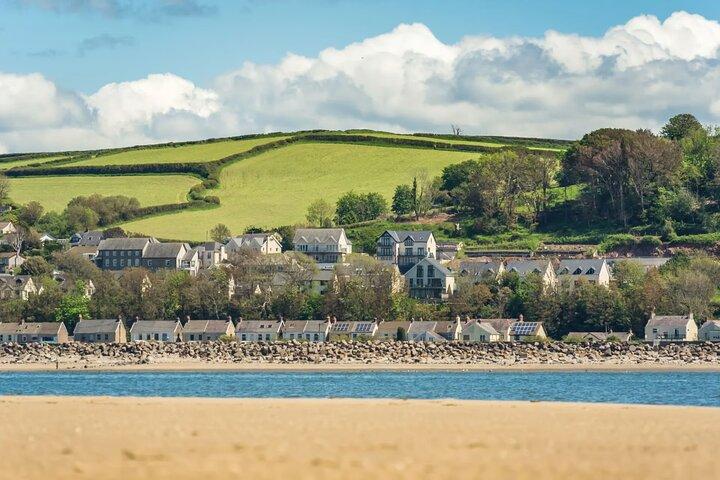 Enjoy Beaches, Dylan Thomas Home, Castles And Tenby From Cardiff