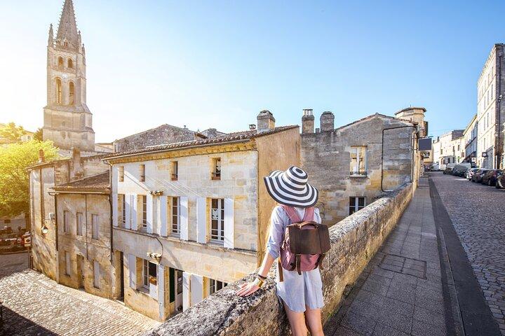 St Emilion Outdoor Escape Game in the Footsteps of Isaac Newton