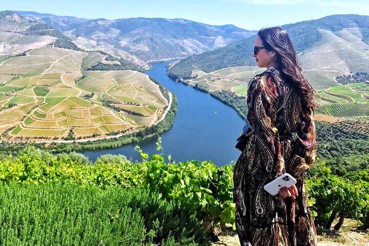 Douro Valley All Included: Expert Guide, Boat, Lunch, Tastings