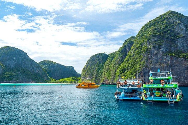 Phi Phi Khai Islands Excursion with Seaview & Lunch by Catamaran