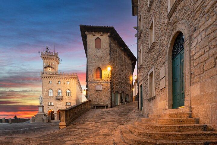 Guided Tour of San Marino at Sunset with aperitif included