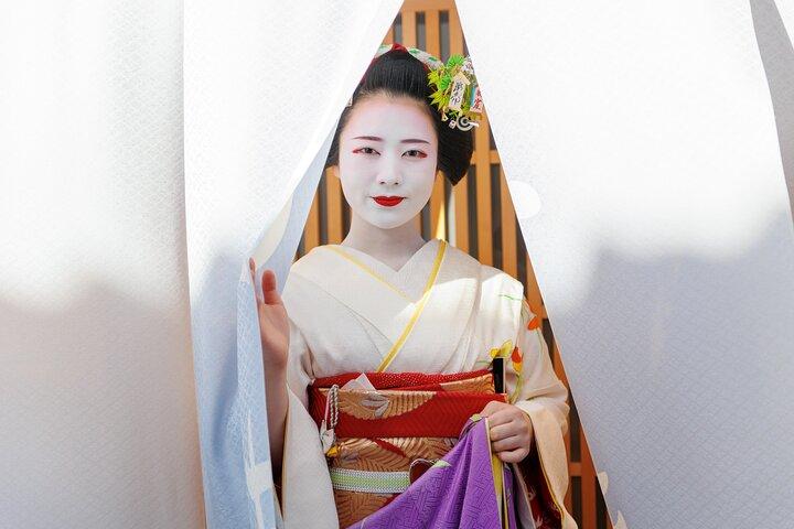 Meet a Geisha in Kyoto: Enjoy Exclusive Geisha Show in Gion