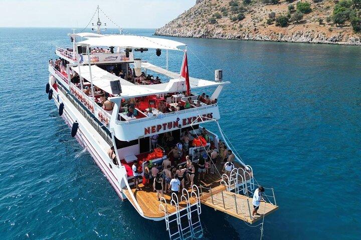 Alanya Boat Trip With Lunch, Unlimited Drinks & Hotel Pickup