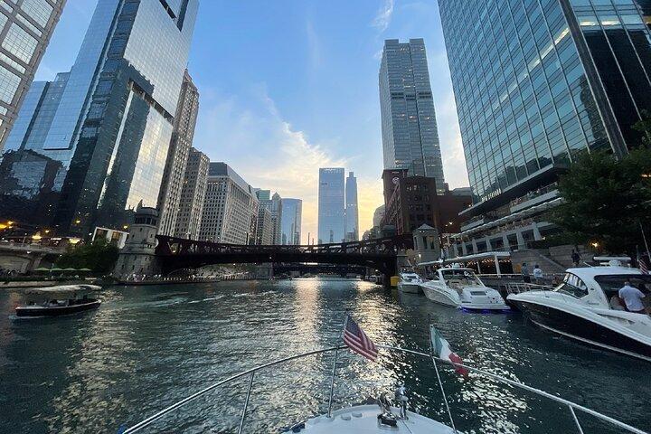 Private Chicago 6-Hour Boat Tour with Captain