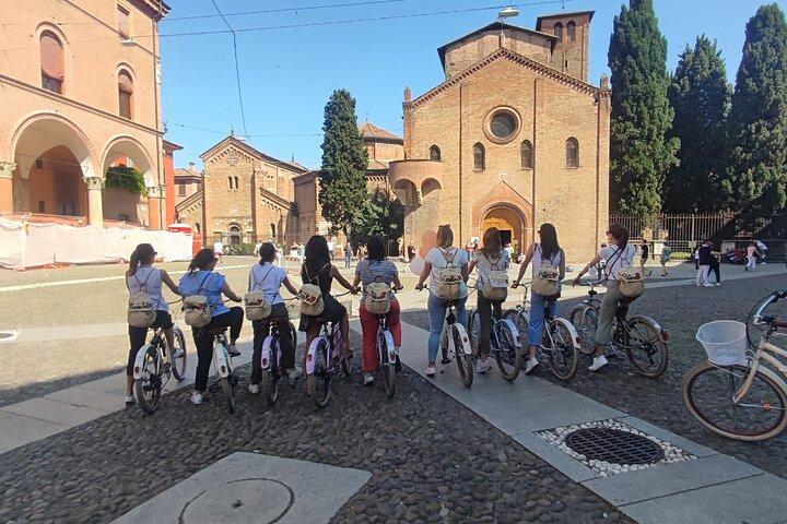 Bologna Classic Guide Bike Tour 