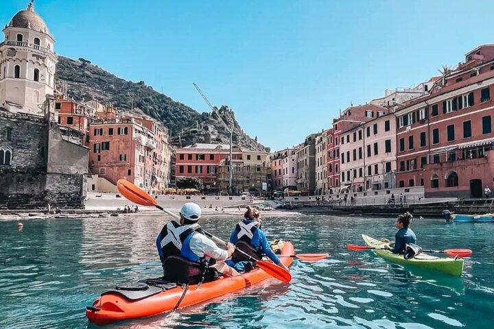 Kayak tour from Monterosso to Vernazza