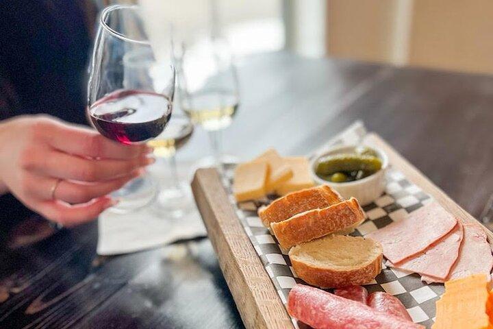 Full-Day Niagara-On-The-Lake Guided Wine and Charcuterie Tour
