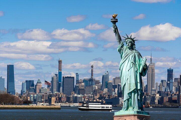 4.5-Hour City Tour: Statue of Liberty, 9/11 Memorial, Wall Street