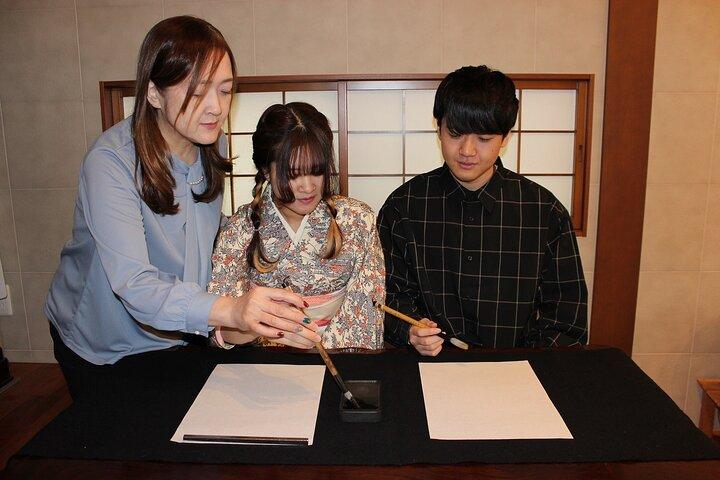 Calligraphy Art Experience Led by a Japanese Language Instructor