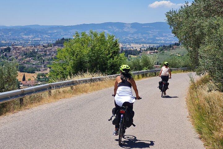 Spello E-Bike Tour with Lunch and Wine Tasting!