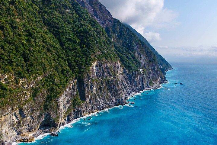Taroko, Qingshui Cliffs and Qixingtan Chartered Tour from Hualien