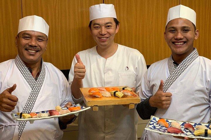 Sushi Nigiri Making Experience with a Sushi Chef