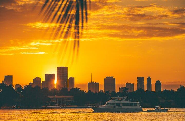 Miami Sip & Sea: Cocktail Cruise & Sunset Boat Tour