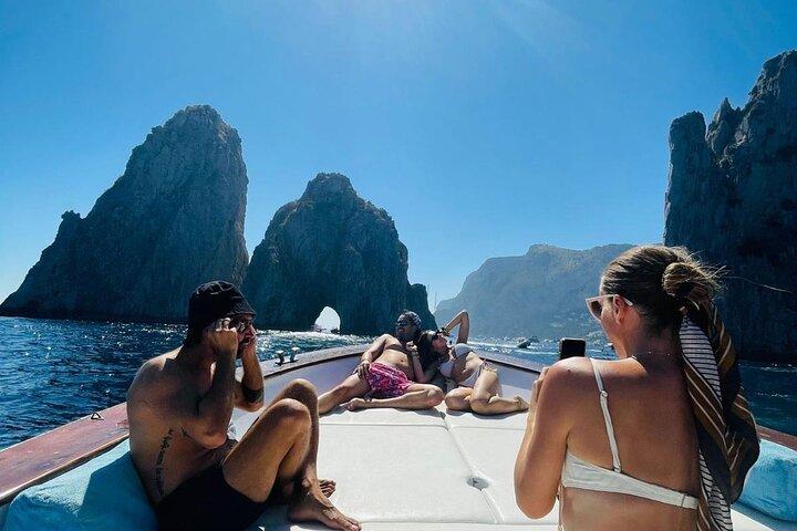 Capri Complete Package-Small Group Boat Tour and Transports