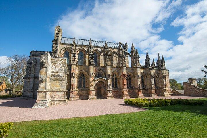 Rosslyn Chapel, Dunfermline Abbey and Stirling Castle Day Tour