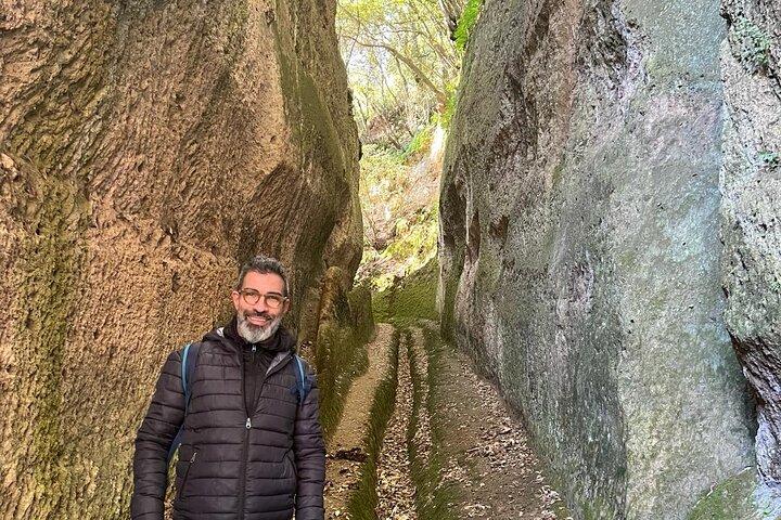 Pitigliano in the footstep of the Etruscan: Hike and wine tasting