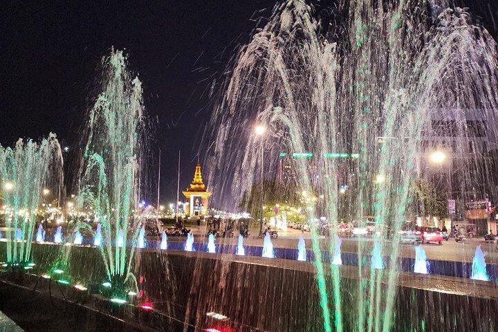 Phnom Penh Highlights in the Evening 