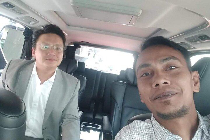 CHauffeur Drive Jakarta With Driver Speaking English