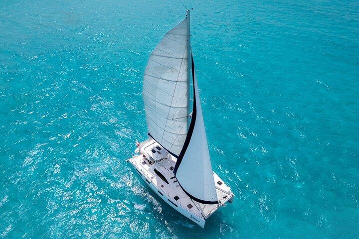 Isla Mujeres Luxury Catamaran Sailing plus Lunch and Open Bar