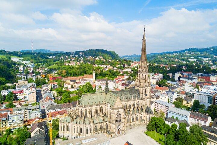 Linz: Churches & Old Town Private Guided Tour