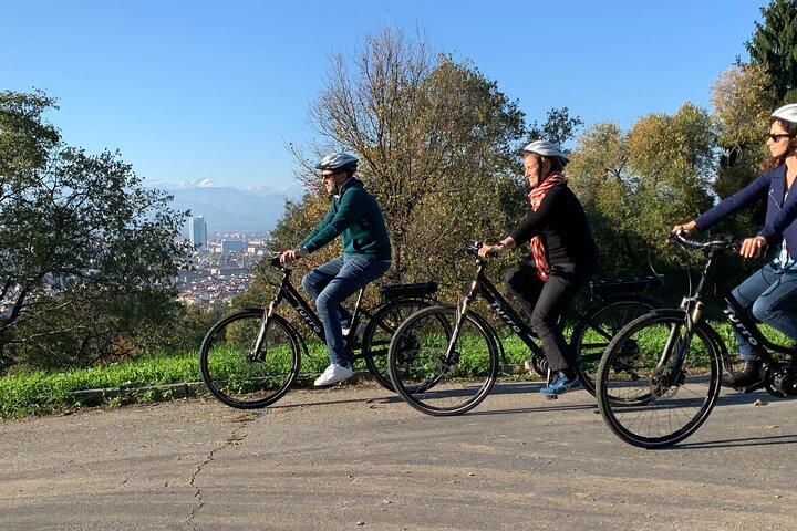 Classic e-bike tour Turin, from the historic center to the hill