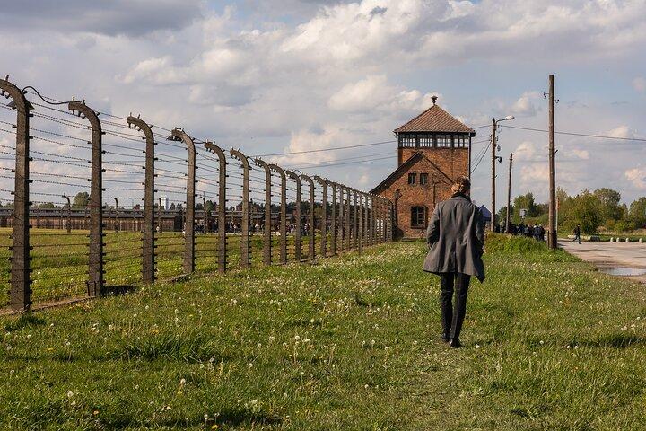 Auschwitz Birkenau Guided Tour from Krakow with Transportation 