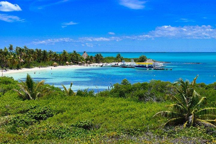 Beach Escape: Isla Contoy and Isla Mujeres with Snorkeling.
